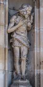 Dunkerque - Statues de saints sur la façade de l'Église Saint-Éloi