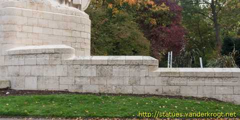 Cambrai - Monument aux morts 1914-18
