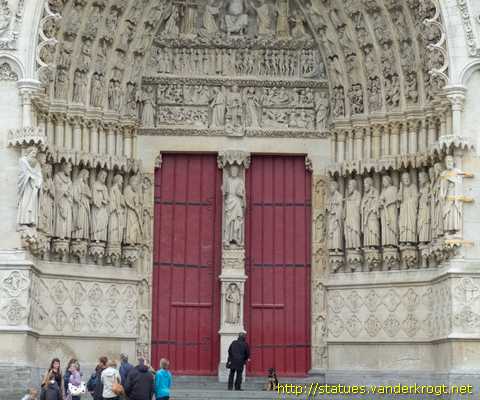 Amiens - Sculptures à la façade de la Cathédrale