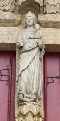 Amiens - Sculptures à la façade de la Cathédrale