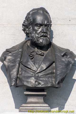 Guise - Mausolée à Jean-Baptiste Godin