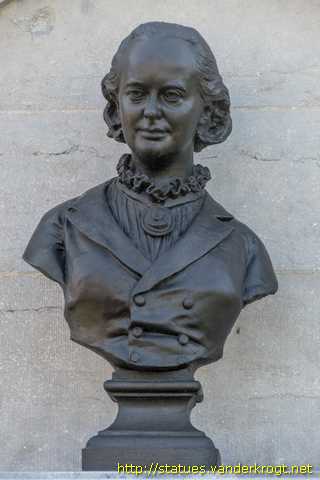 Guise - Mausolée à Jean-Baptiste Godin