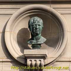 Chantilly - Huit bustes antiques