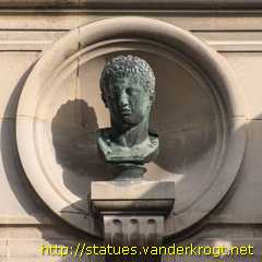 Chantilly - Huit bustes antiques