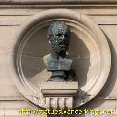 Chantilly - Huit bustes antiques