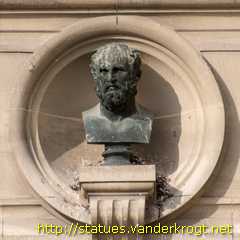 Chantilly - Huit bustes antiques