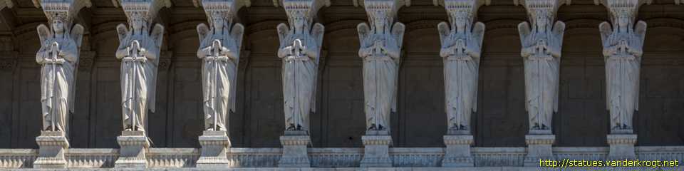 Lyon - Statues et reliefs à la Basilique Notre-Dame-de-Fourvière