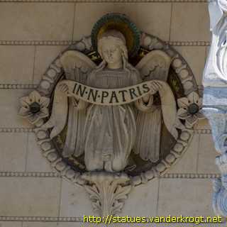 Lyon - Statues et reliefs à la Basilique Notre-Dame-de-Fourvière