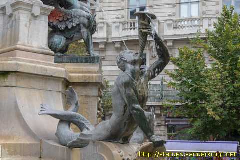 Grenoble - Fontaine des trois ordres