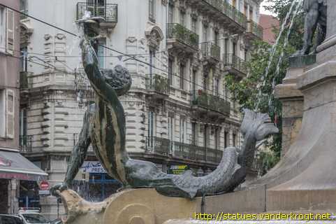 Grenoble - Fontaine des trois ordres