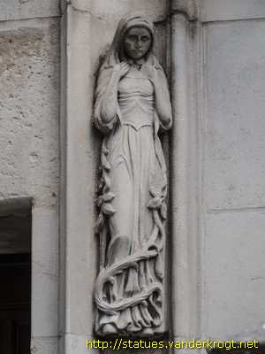 London - West Porch of Middlesex Guildhall
