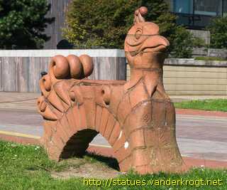 Cardiff - Caerdydd / Beastie Benches - Meinciau Bwystfilod