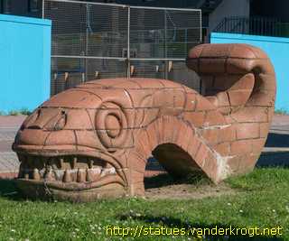 Cardiff - Caerdydd / Beastie Benches - Meinciau Bwystfilod