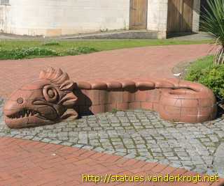 Cardiff - Caerdydd / Beastie Benches - Meinciau Bwystfilod