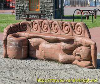 Cardiff - Caerdydd / Beastie Benches - Meinciau Bwystfilod