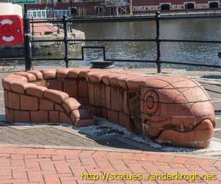 Cardiff - Caerdydd / Beastie Benches - Meinciau Bwystfilod