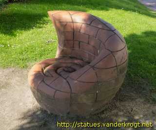 Cardiff - Caerdydd / Beastie Benches - Meinciau Bwystfilod