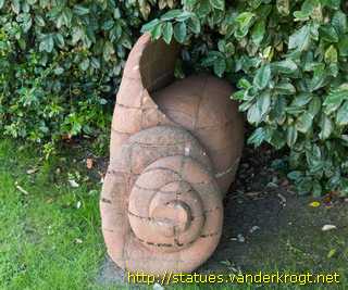 Cardiff - Caerdydd / Beastie Benches - Meinciau Bwystfilod