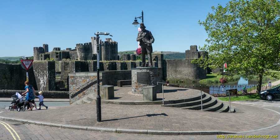 Caerphilly - Caerffili / Tommy Cooper
