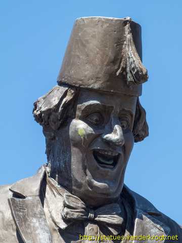 Caerphilly - Caerffili / Tommy Cooper