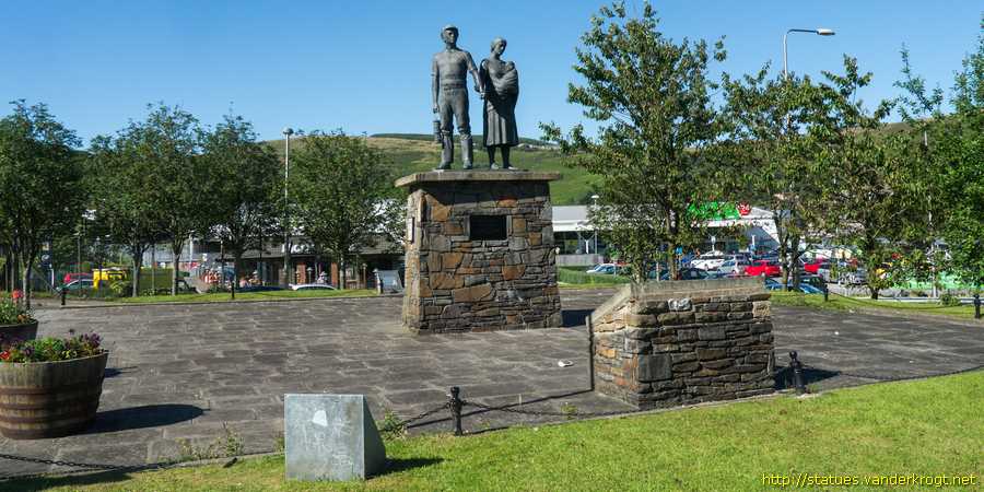 Tonypandy / Miner and his Family - Glöwr a'i Deulu