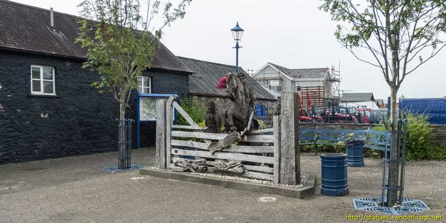 Saint Clears - Sancl�r / Rebecca Riots Sculpture