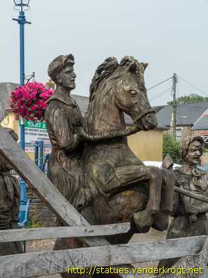 Saint Clears - Sancl�r / Rebecca Riots Sculpture