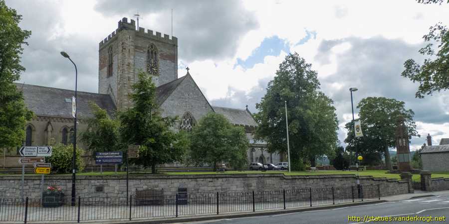 Saint Asaph - Llanelwy / The Translators Memorial Monument - Cofgolofn Cofeb Cyfieithwyr