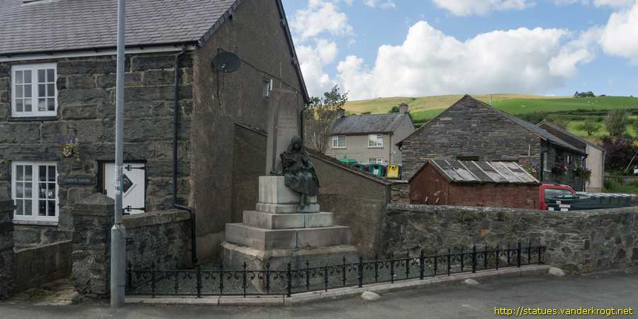 Llansannan / Statue of the Little Girl - Cerflun y Ferch Fach