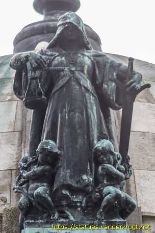 Liverpool - Queen Victoria Monument