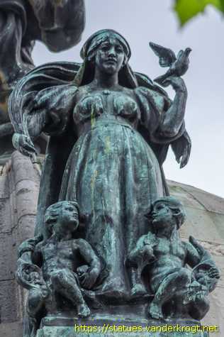 Liverpool - Queen Victoria Monument