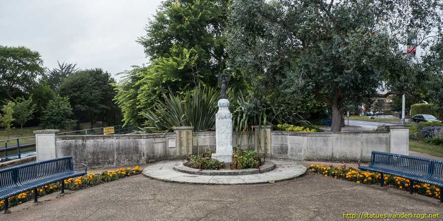 Hythe - War Memorial