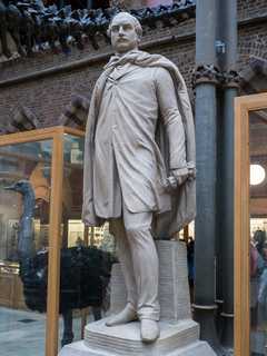 Oxford - Statues of Scientists