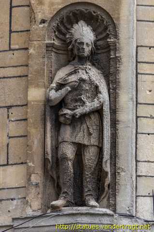 Bristol - Statuettes and Heads related to Tobacco