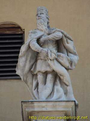 Székesfehérvár - Szent István Székesegyház épületszobra