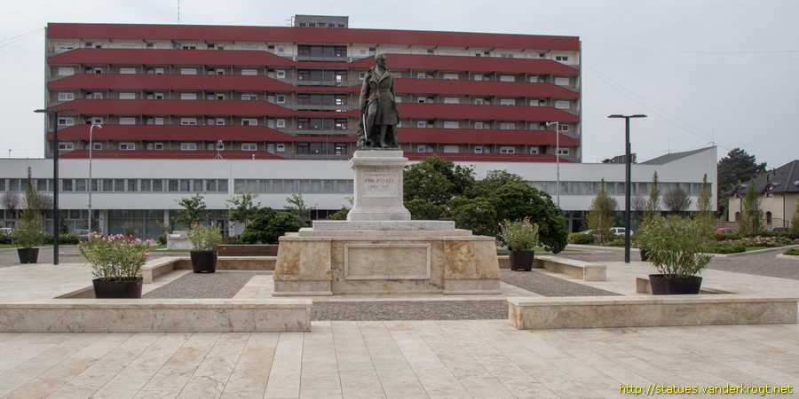 Komárom - Hősök emlékműve