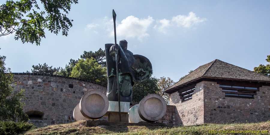 Esztergom - Városalapító vitéz szobra