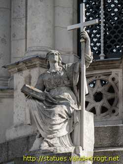 Dublin - Baile Átha Cliath / Sculptures at the Campanile of Trinity College