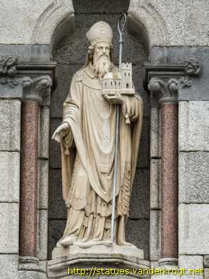 Rathvilly - Ráth Bhile / Saints' statues at St. Patrick's church