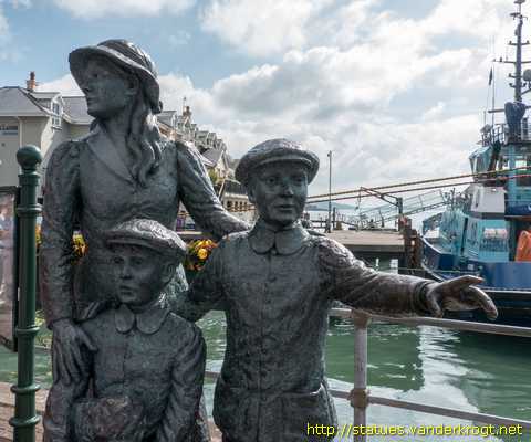 Cobh - An Cóbh / Annie Moore and her brothers