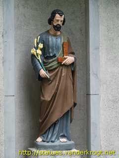 Loughrea - Baile Locha Riach / Saints' statues in the garden of St. Brendan's Cathedral