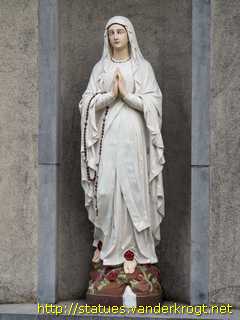 Loughrea - Baile Locha Riach / Saints' statues in the garden of St. Brendan's Cathedral