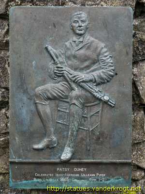 Loughrea - Baile Locha Riach / Patsy Touhey and the brothers Broderick