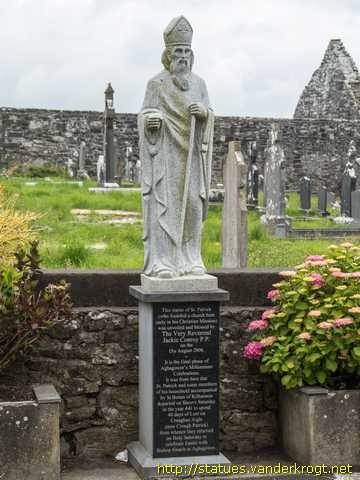 Aghagower - Achadh Ghobhair / Saints' statues around St. Patrick's Church