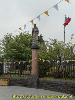 Castlebar - Caisleán an Bharraigh / Saints' Statues at the Church of the Holy Rosary