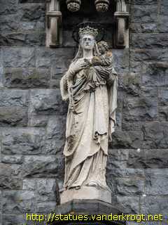 Castlebar - Caisleán an Bharraigh / Saints' Statues at the Church of the Holy Rosary