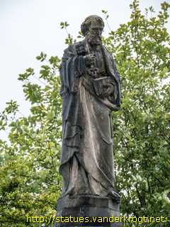 Castlebar - Caisleán an Bharraigh / Saints' Statues at the Church of the Holy Rosary