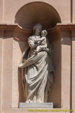 Faenza - Statue dei Santi alla Chiesa di San Domenico