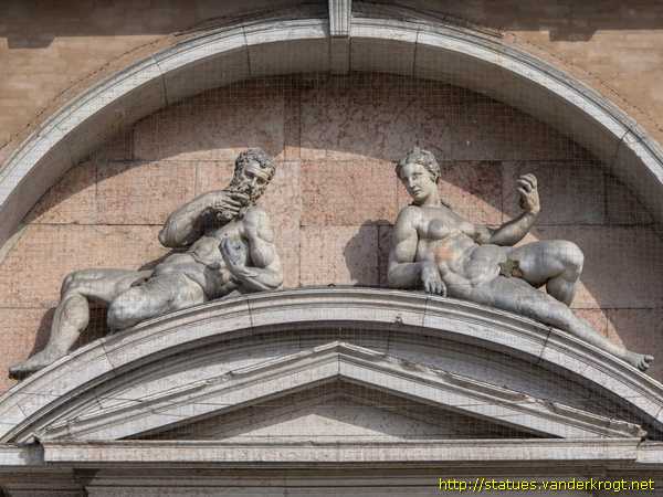 Reggio nell'Emilia - Statue dei Santi alla Cattedrale di Santa Maria Assunta