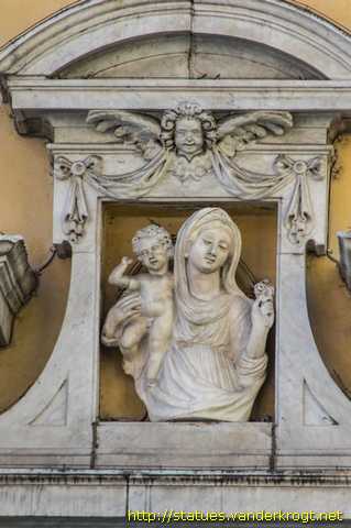 Carrara - Statue dei Santi alla Chiesa del Carmine